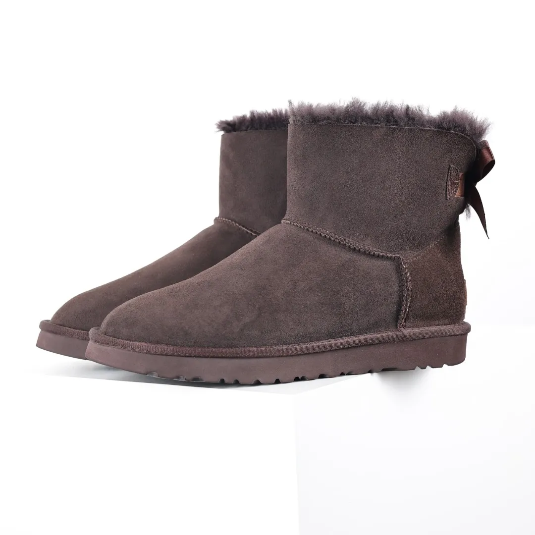 Pick up locally 💰600 Core recommended good price Independently developed original outsole and cashmere insole to keep you warm in winter and suitable for home use. In the new year, uug launched a style series, which is partially geared towards the preferences of young consumers and has also moved to the forefront of fashion trends. Shoe body material Water-repellent coated suede upper 17 mm UGGPURE™ implanted wool insole Lightweight non-slip comfortable rubber outsole With brand LOGO trademark Comes with a full set of packaging Size: 35 36 37 38 39 40
